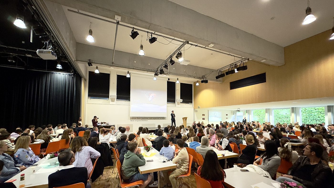 Voller Saal beim Workshop an der Inter Community School Zürich